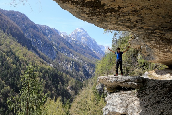 mighty-waterfall-pericnik-in-vrata-valley-outdoor-mojstrana