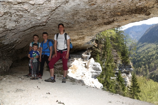 mighty-waterfall-pericnik-in-vrata-valley-outdoor-mojstrana