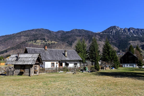 po-poti-stare-zeleznice-v-slovenski-planinski-muzej-outdoor-mojstrana