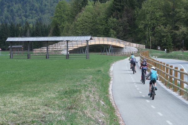 kolesarjenje-iz-mojstrane-do-nordijskega-centra-planica-in-jezera-jasna-outdoor-mojstrana