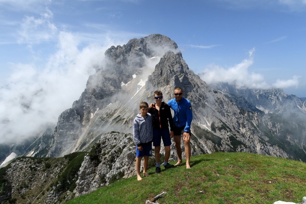 cez-vrtasko-sleme-do-carobnega-slapa-pericnik-outdoor-mojstrana