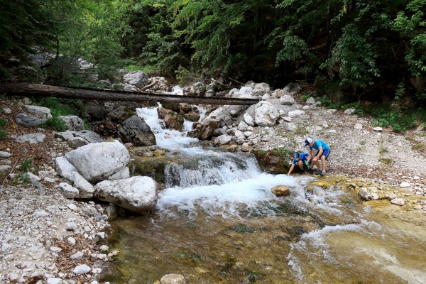 cez-vrtasko-sleme-do-carobnega-slapa-pericnik-outdoor-mojstrana