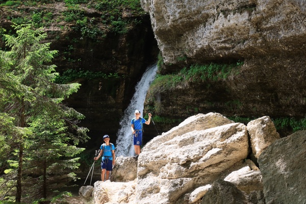 cez-vrtasko-sleme-do-carobnega-slapa-pericnik-outdoor-mojstrana