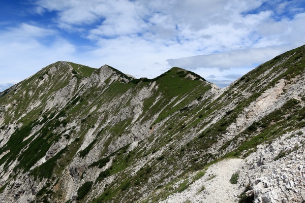 skozi-aljazevo-vas-in-mlinco-na-velicastno-kepo-outdoor-mojstrana