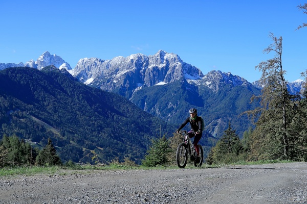 across-robetwist-to-zeleznica-and-srednji-vrh-outdoor-mojstrana-3