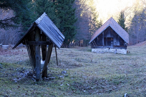 across-lake-kreda-to-crna-gora-outdoor-mojstrana