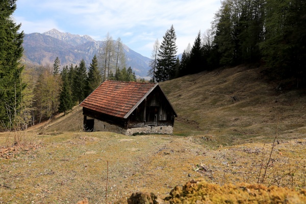 across-lake-kreda-to-kosmac-saddle-outdoor-mojstrana